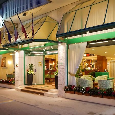 Hotel Splendid Каорле Екстериор снимка
