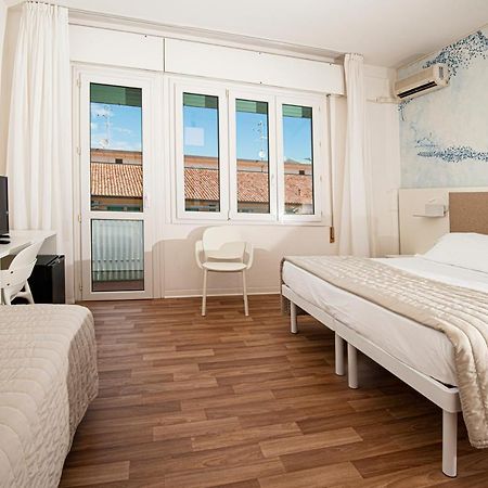 Hotel Splendid Каорле Екстериор снимка