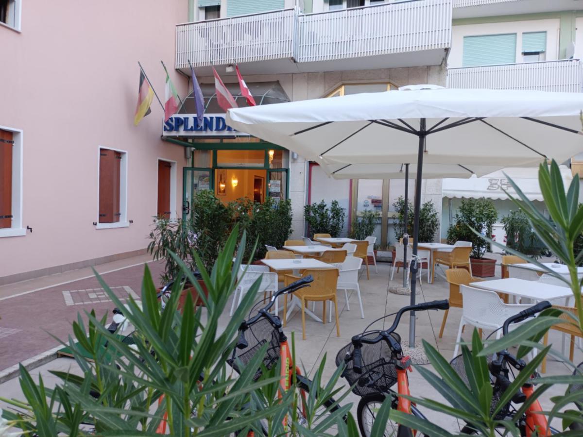 Hotel Splendid Каорле Екстериор снимка
