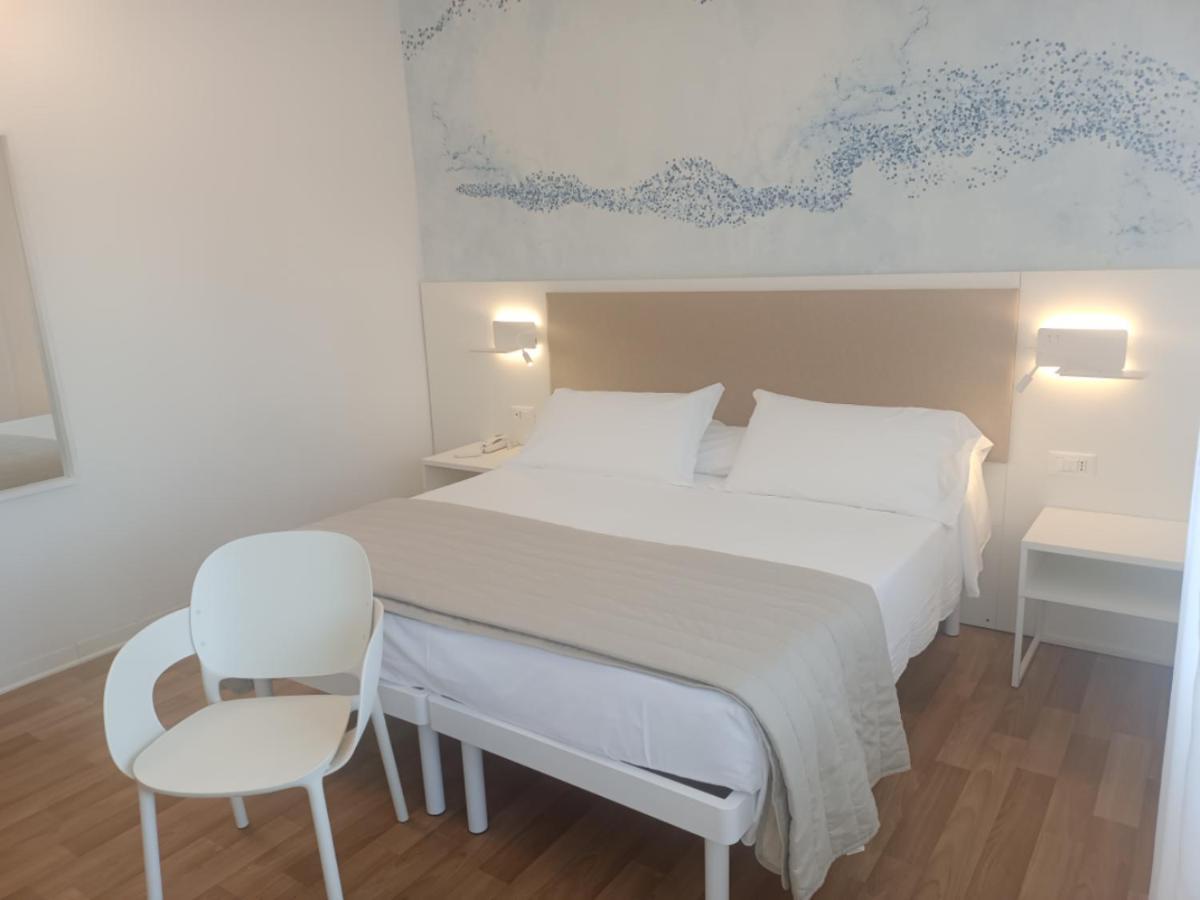Hotel Splendid Каорле Екстериор снимка