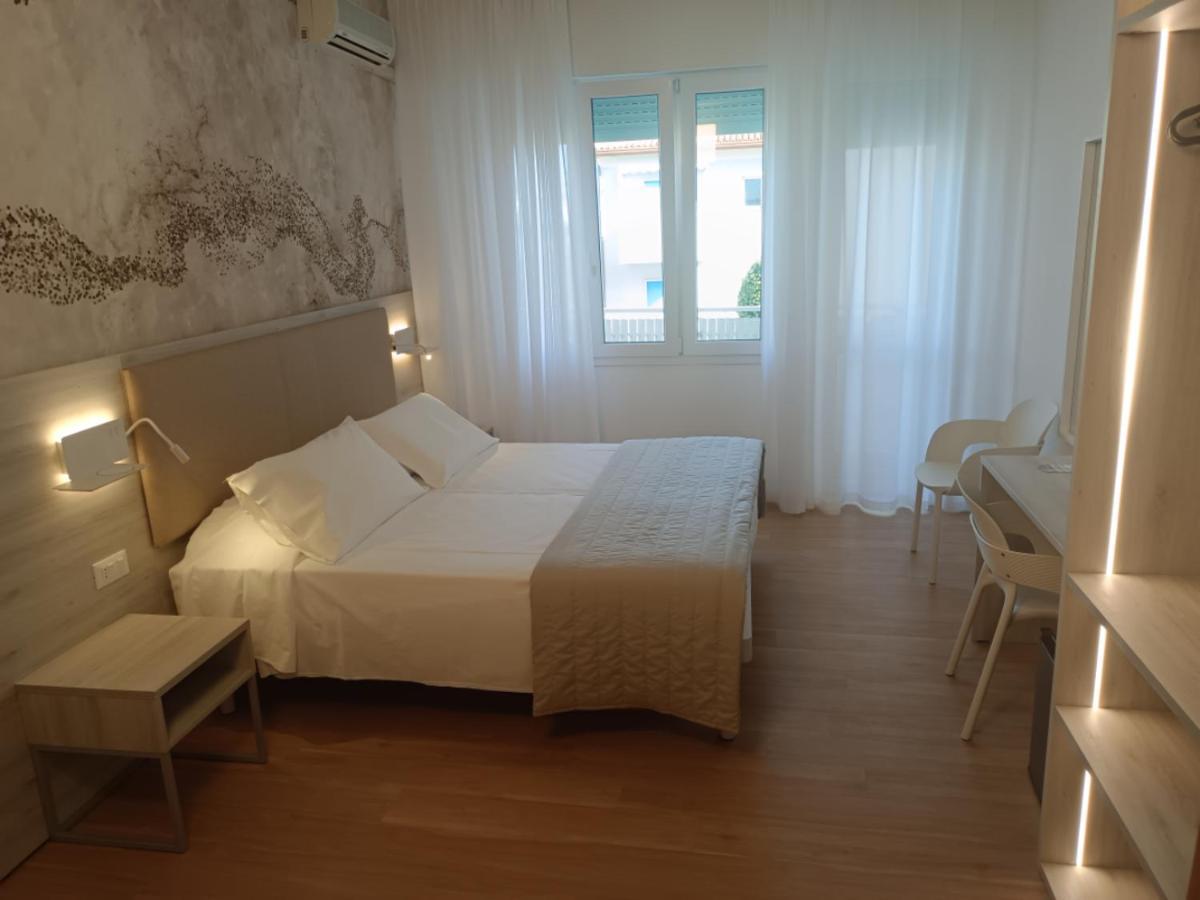 Hotel Splendid Каорле Екстериор снимка