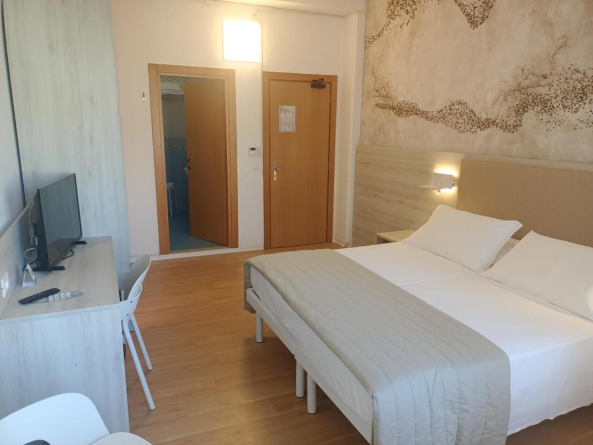 Hotel Splendid Каорле Екстериор снимка