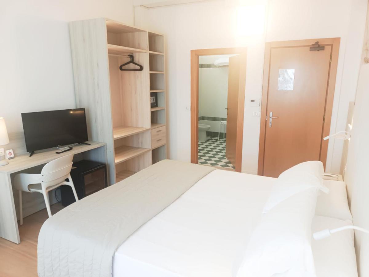 Hotel Splendid Каорле Екстериор снимка