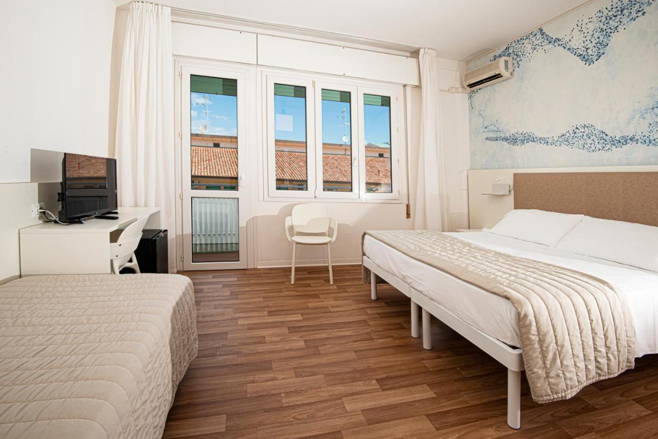 Hotel Splendid Каорле Екстериор снимка