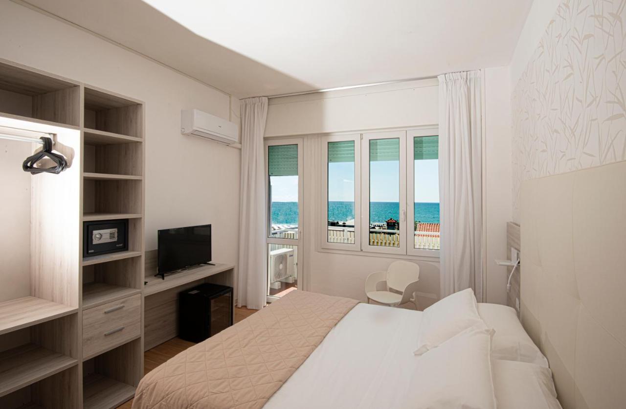Hotel Splendid Каорле Екстериор снимка