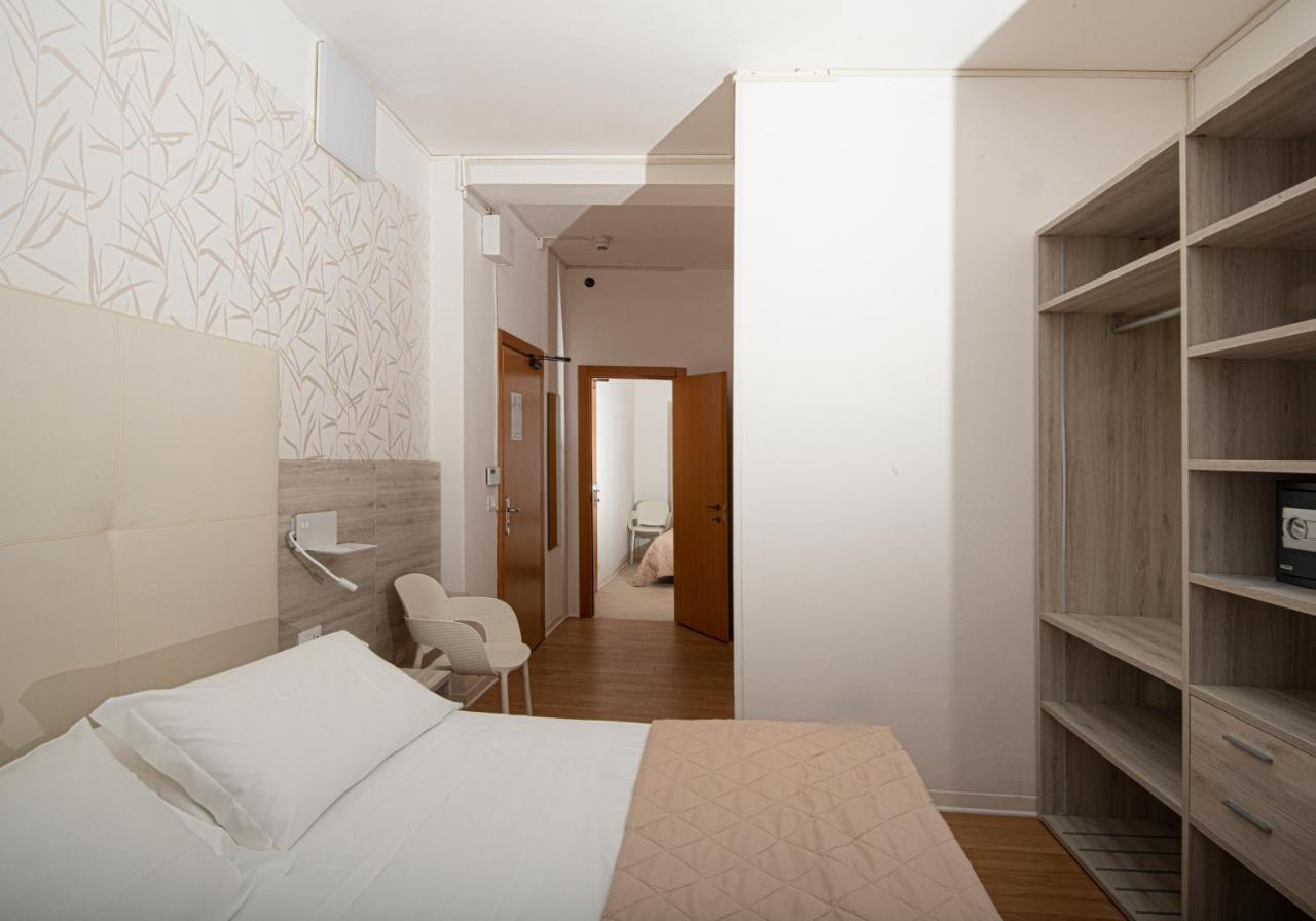Hotel Splendid Каорле Екстериор снимка