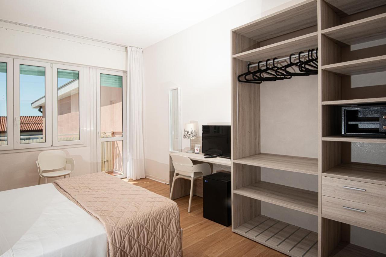 Hotel Splendid Каорле Екстериор снимка