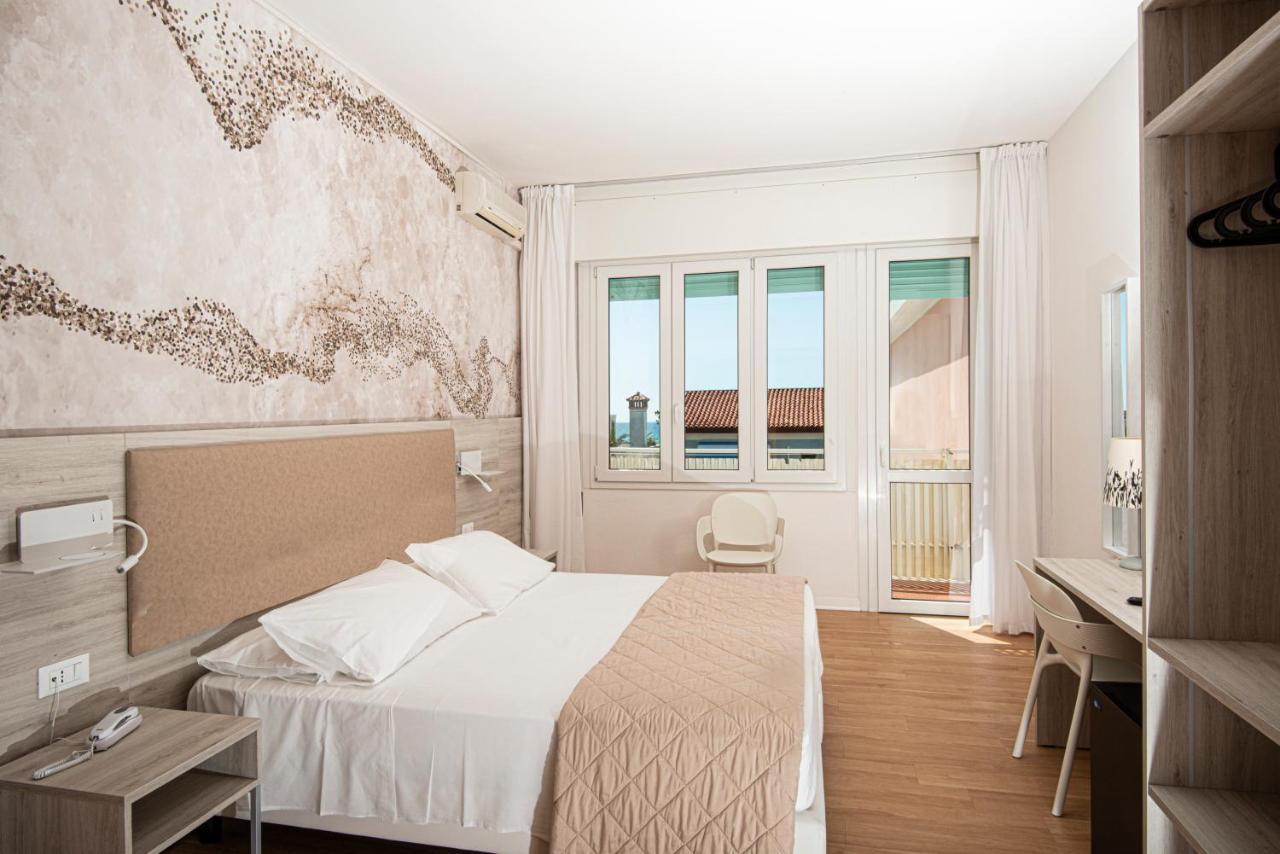 Hotel Splendid Каорле Екстериор снимка