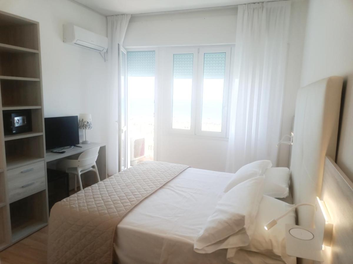Hotel Splendid Каорле Екстериор снимка