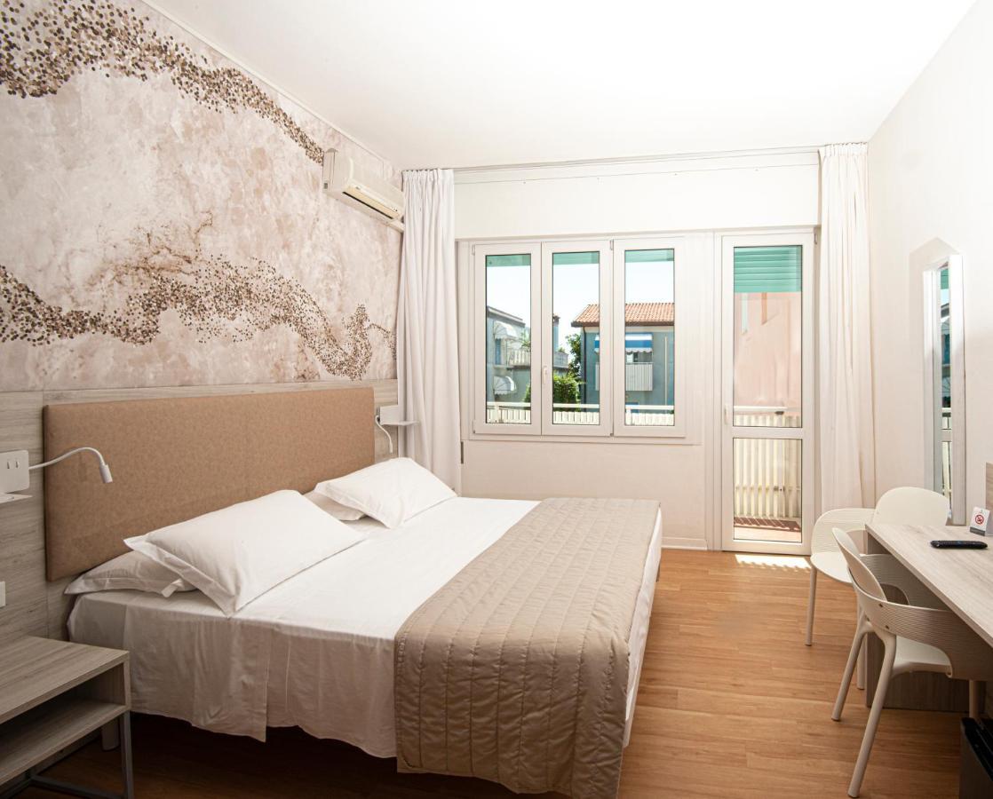 Hotel Splendid Каорле Екстериор снимка