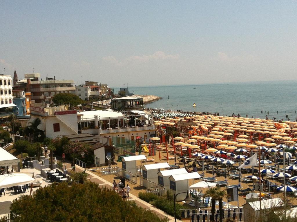 Hotel Splendid Каорле Екстериор снимка