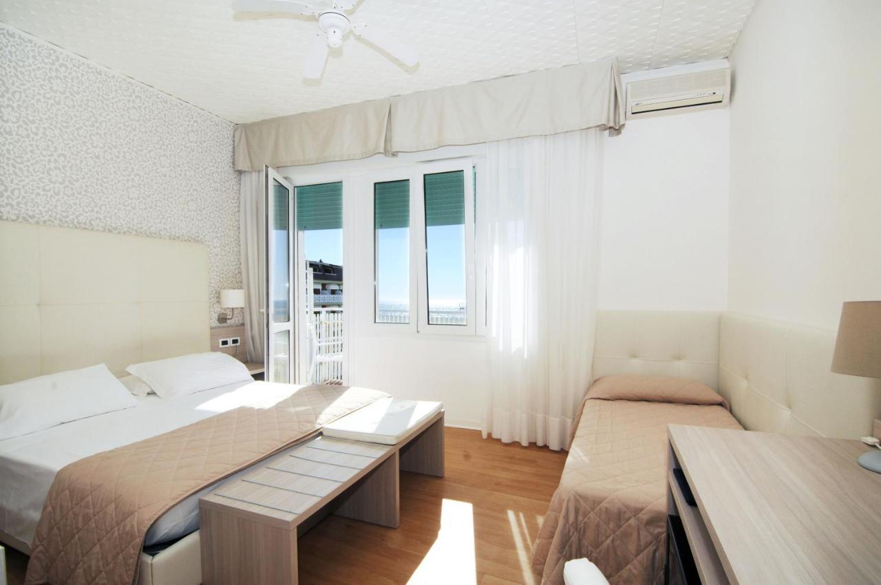 Hotel Splendid Каорле Екстериор снимка